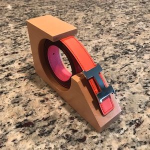 Belt Display Holder in German beach